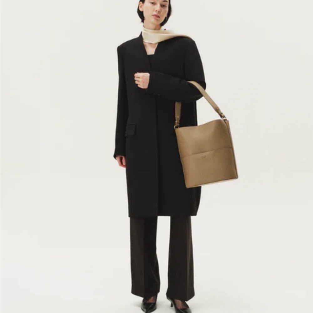 Freja - Tall Tote in Taupe - Picture 7 of 8